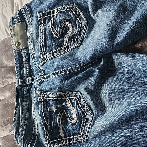 Ladies distressed silver capris - Picture 5 of 7